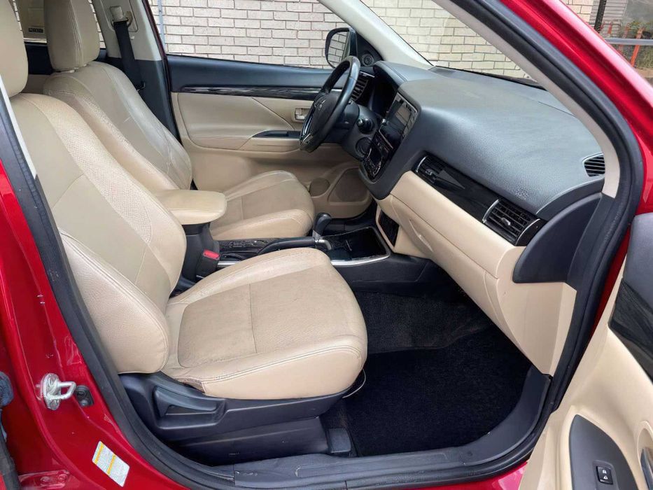 Mitsubishi Outlander SEL      2017