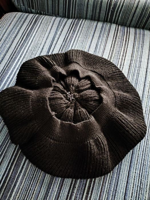 Um lote de 3 saias de boa fazenda + gorro de lã