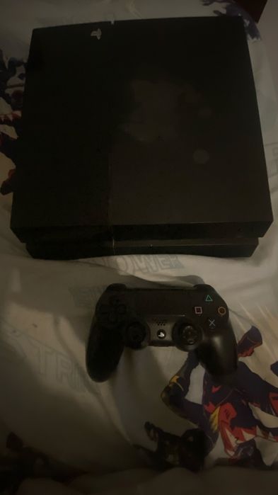 Vendo ps4 fat em bom estado