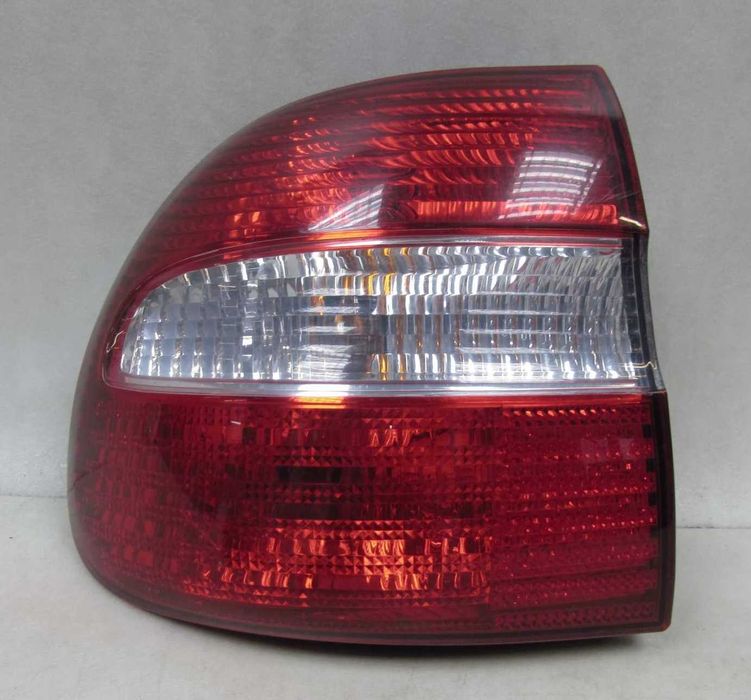 Lampa tylna lewa w Błotnik Volvo V40 Lift Kombi 01-04