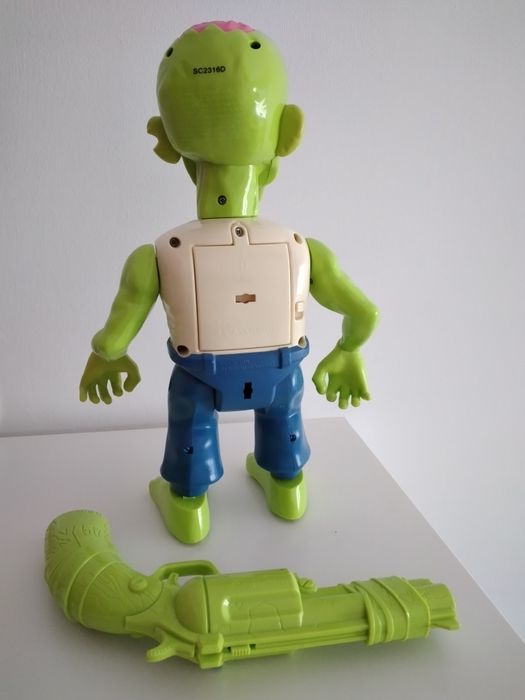 Brinquedo eletronico Zombie