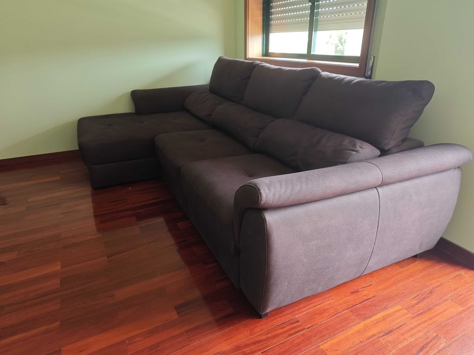 Sofá chaise longe de 4 lugares convertível em cama de casal modelo BENSON