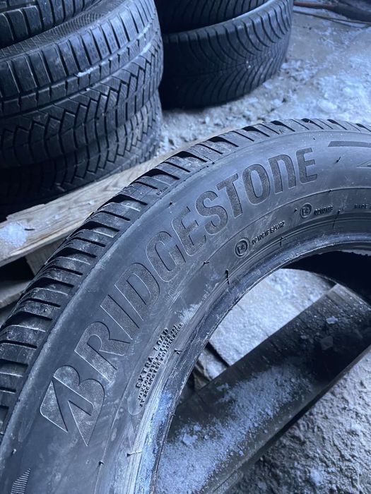 215.65.17 Bridgestone 2шт зима БУ склад шины резина из Европы 65 R17