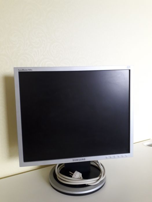 Моеитор SAMSUNG 940N.