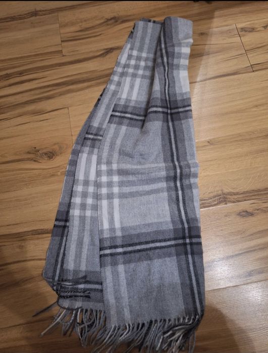 Szalik w kartkę szary