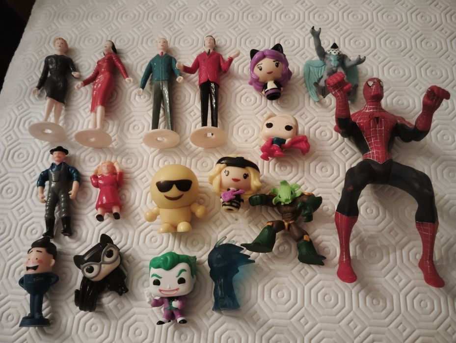 Coleção de Figuras de Ação Usadas