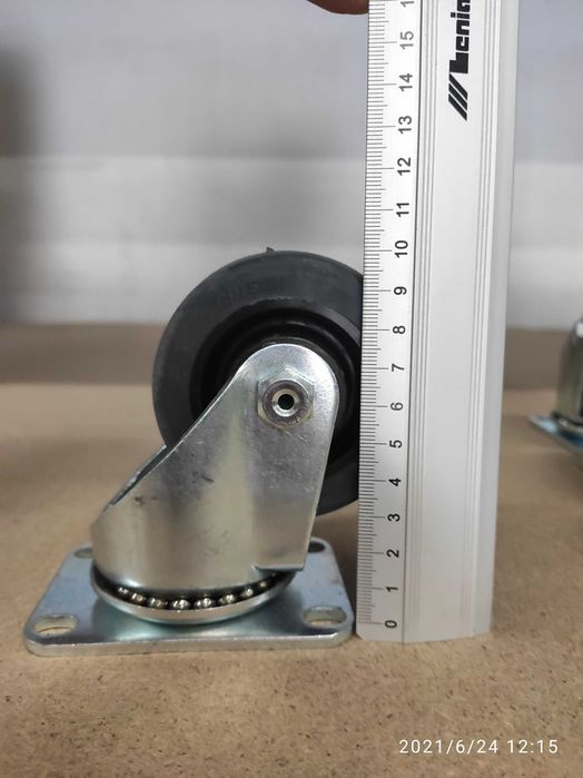 Kółka obrotowe 7 cm.