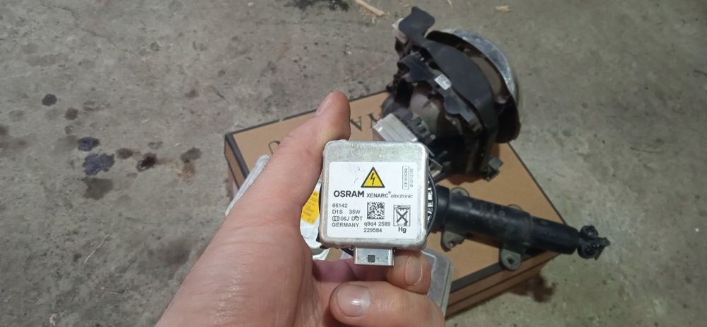 Продам остатки от фары Skoda superb 2 xenon osram и блок  Toyota lexus