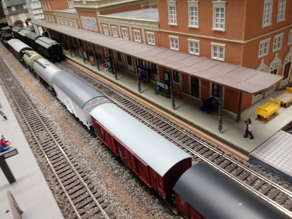 Perony kryte do kolejek PIKO ROCO Mechano itp skala H0 i TT