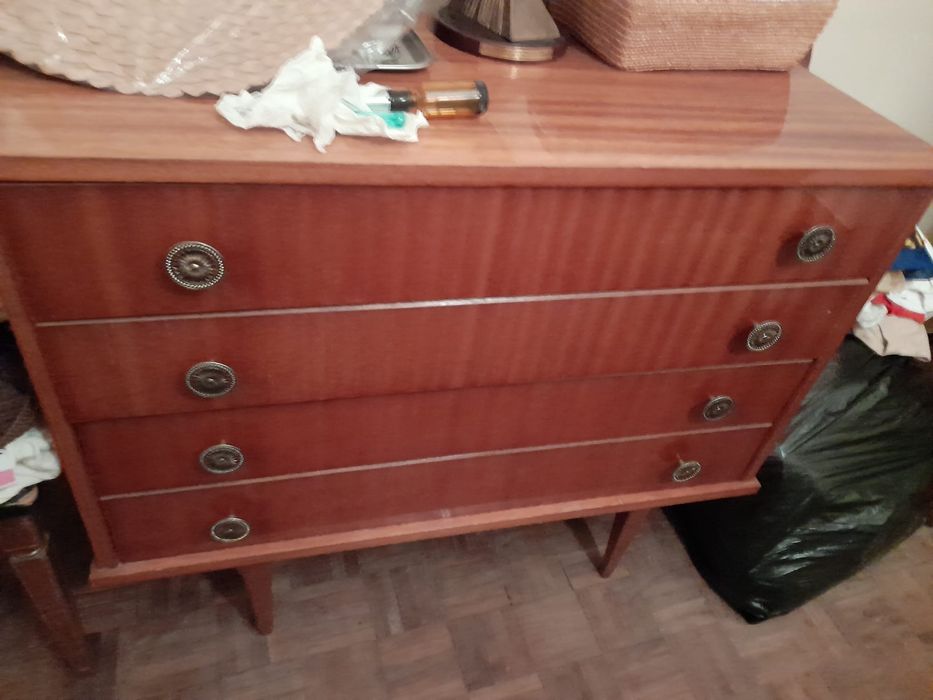 Cómoda madeira castanho brilhante