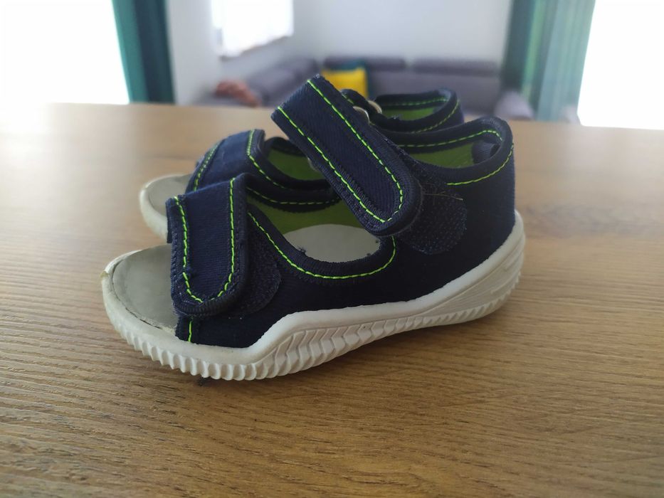 Sandałki Smyk 20 jak nowe