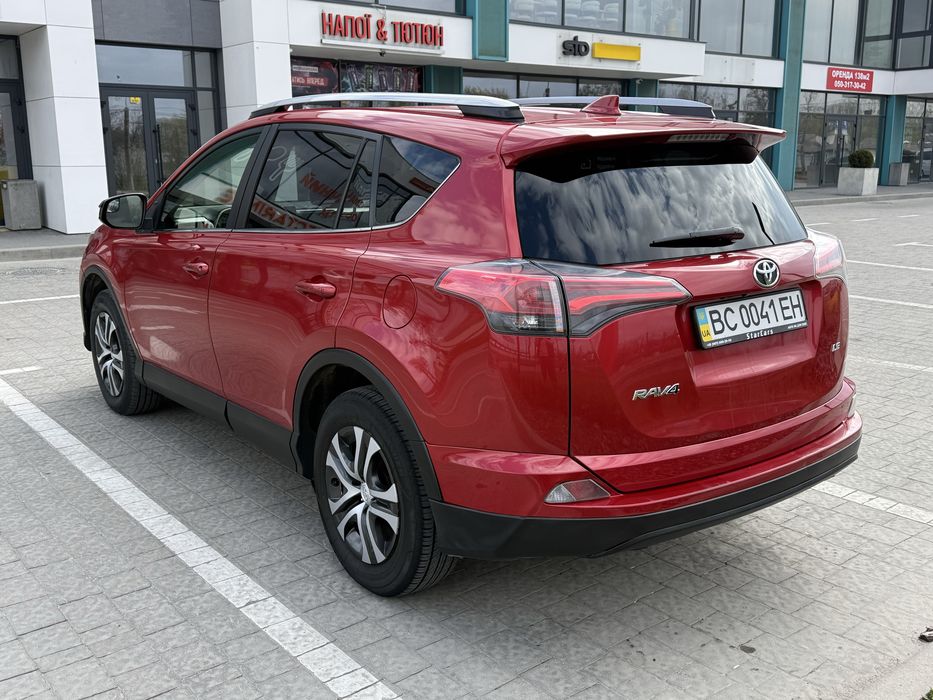 Toyota RAV4 2017 рік