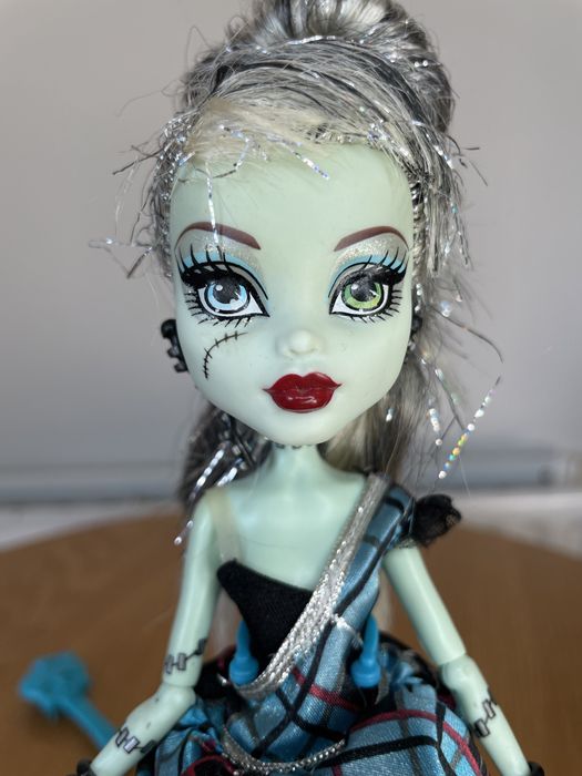 с подставкой Френкі Sweet 1600 Frankie Stein Monster High