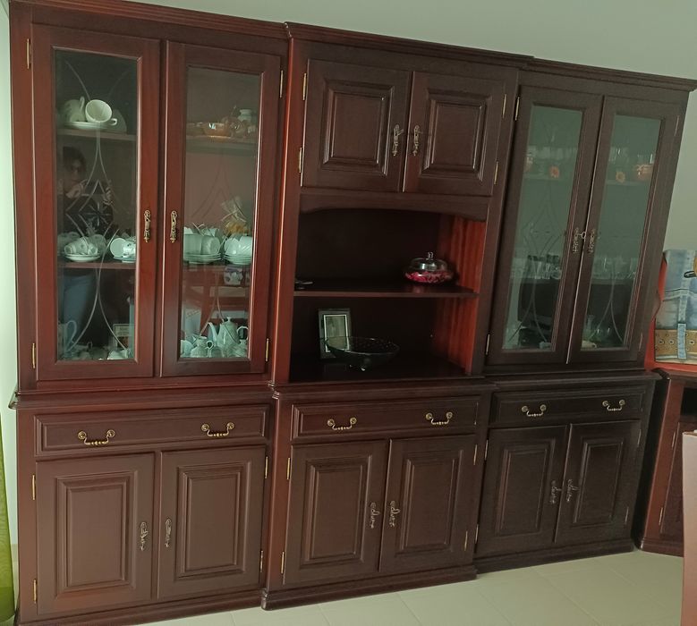 Móvel de sala, mesa, cadeiras e sofa