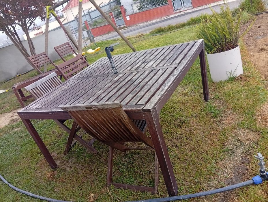Mesa de jardim usada