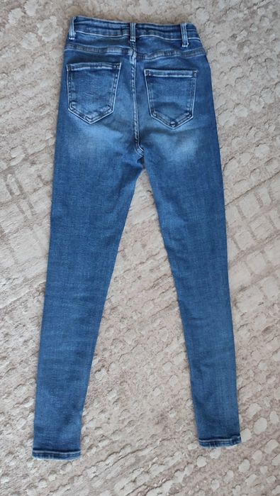 Jeansy w rozmiarze XS