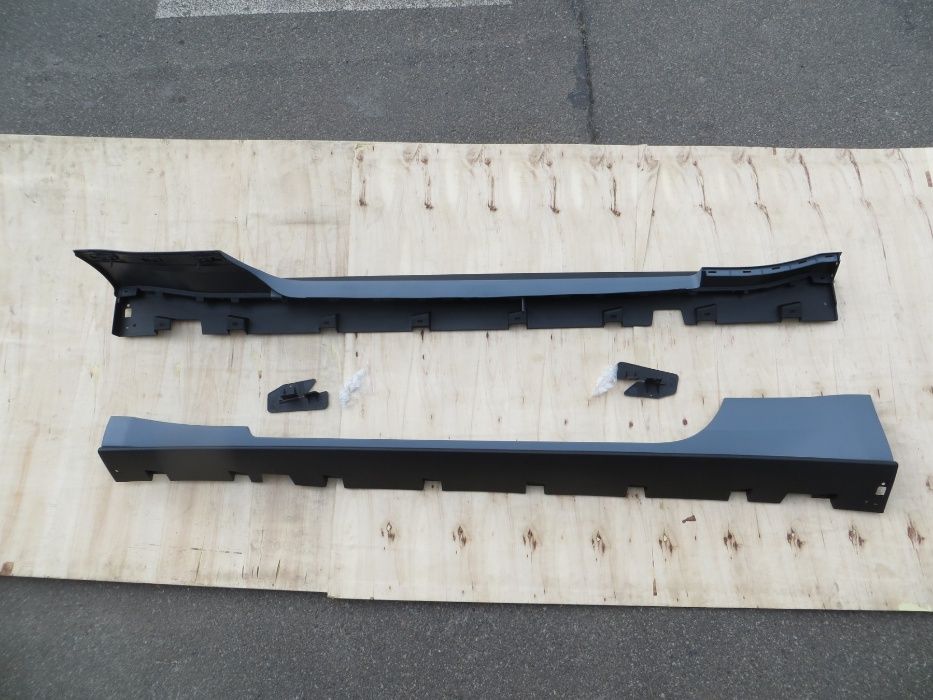 Накладка порога правая левая Ford mustang 2015-2020 FR3Z-6310176-AA