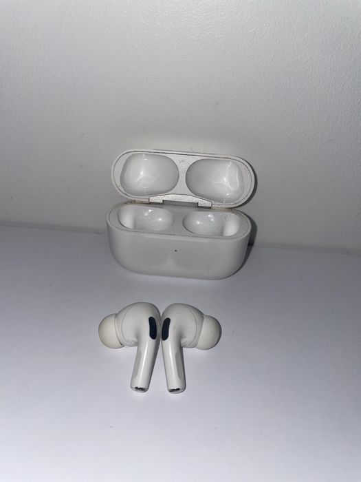 Apple AirPods Pro під ремонт