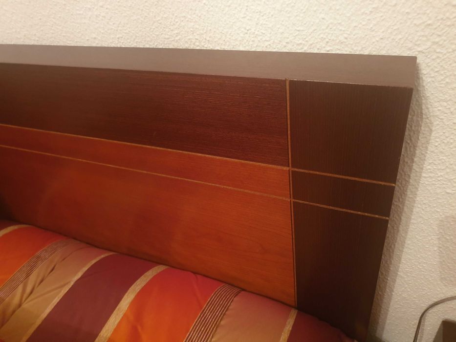 Mobilia de quarto cama + 2 mesas de cabeceira