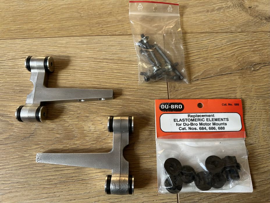 Łoże do silnika modelu RC Du-Bro 686 + 2 komplety elastomerów