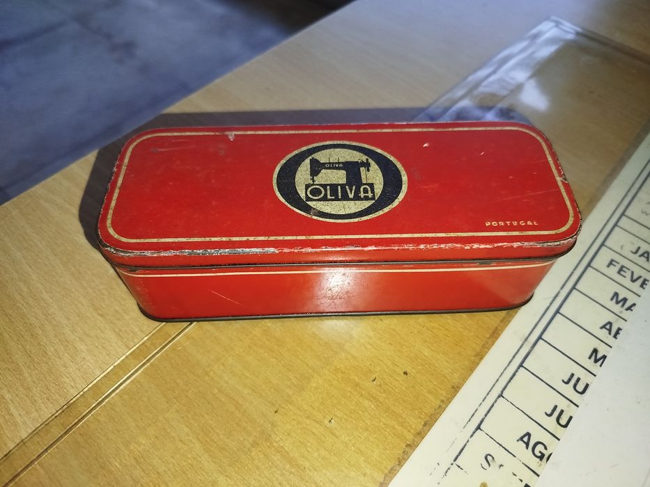 Caixa de metal da oliva