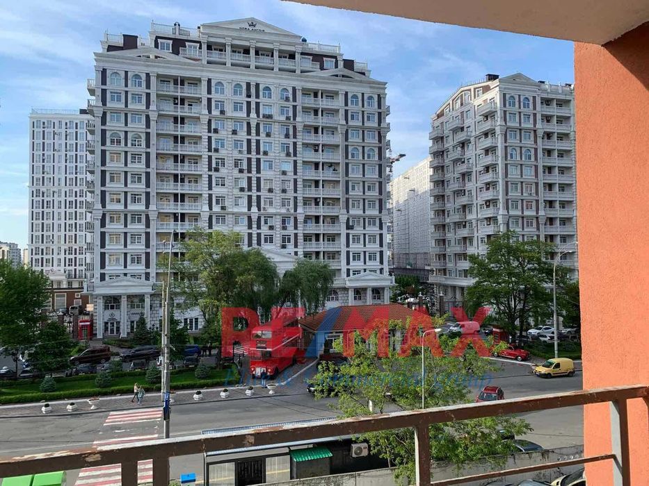 Продаж 3-х кімн. квартири в Голосіївському р-н., вул. Максимовича Михайла 9, М Васильківська , єВідновлення
