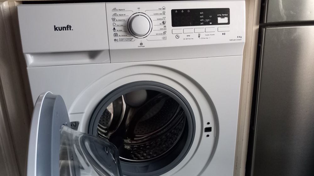 Máquina de lavar roupa, usada apenas 4 vezes