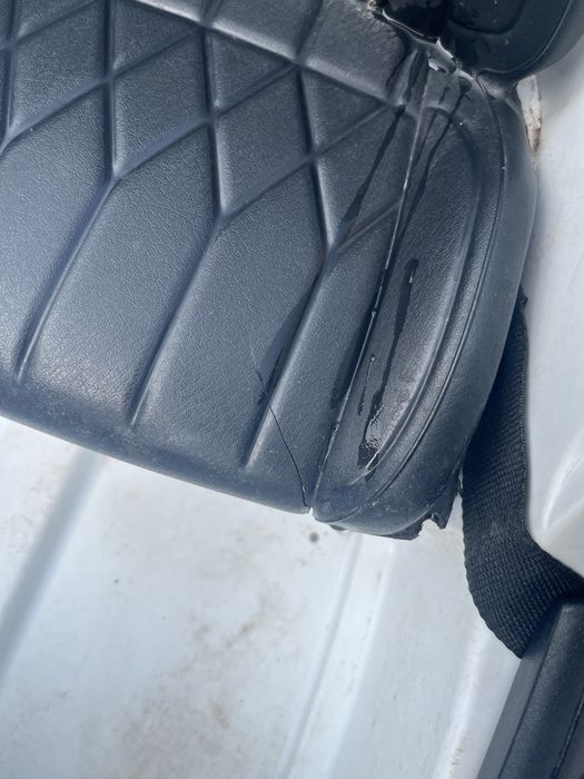 Дитячий автомобіль електричний