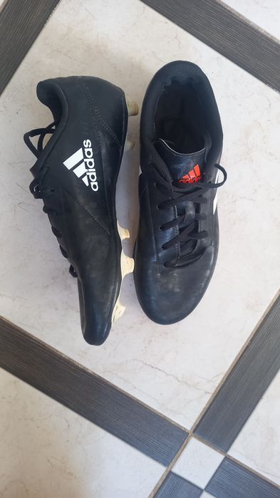 Бутси, кросівки, футзалки