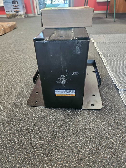 Podstawa do pojedynczego fotela A400 w VW T6/T5, Renault Trafic, Mercedes Vito