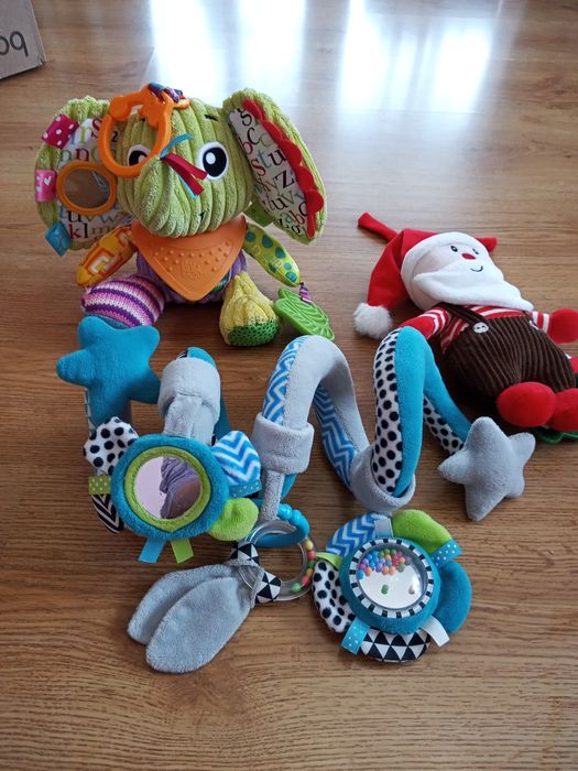 Zawieszki do wózka łóżeczka.