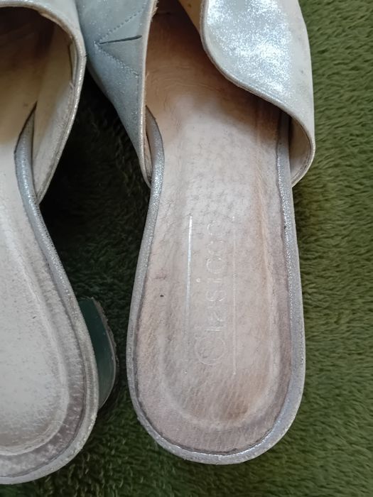 Klapki srebrne 37