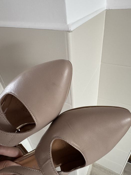 Prestige buty bezowe na slupku skora naturalna 39