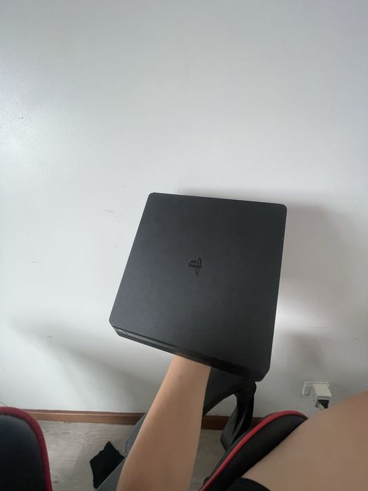 Vendo ps4 slim com fc26,mortal combat 11 e mais extras