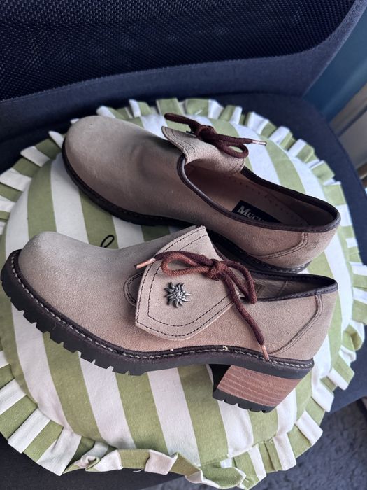 Unikatowe zamszowe buty retro vintage