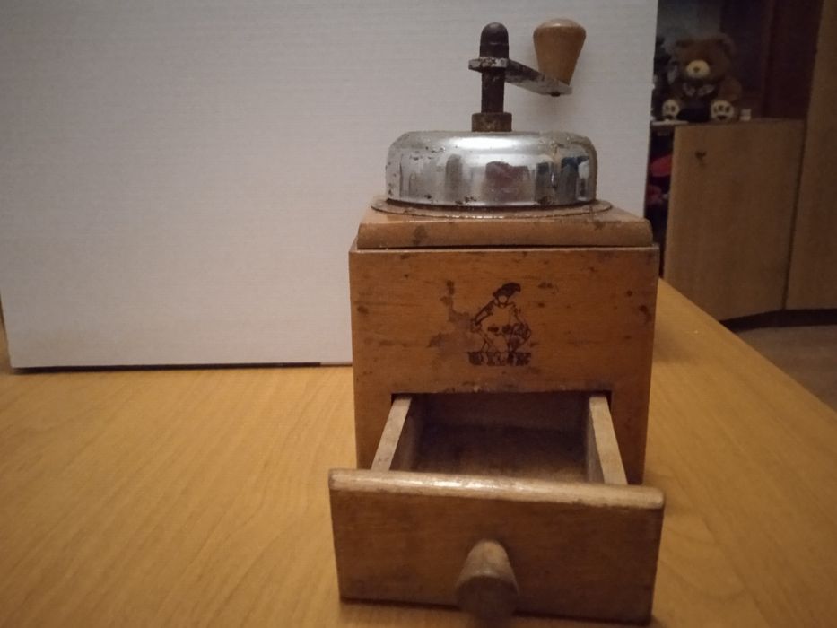 Stary młynek  do kawy czy pieprzu sprawny zapraszam