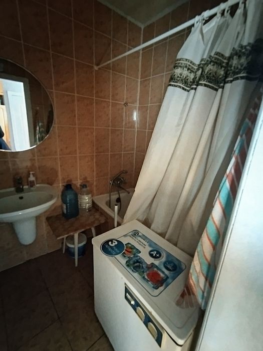 Оренда 1 кімнати в 3х кімнатній квартирі 60м². Центр