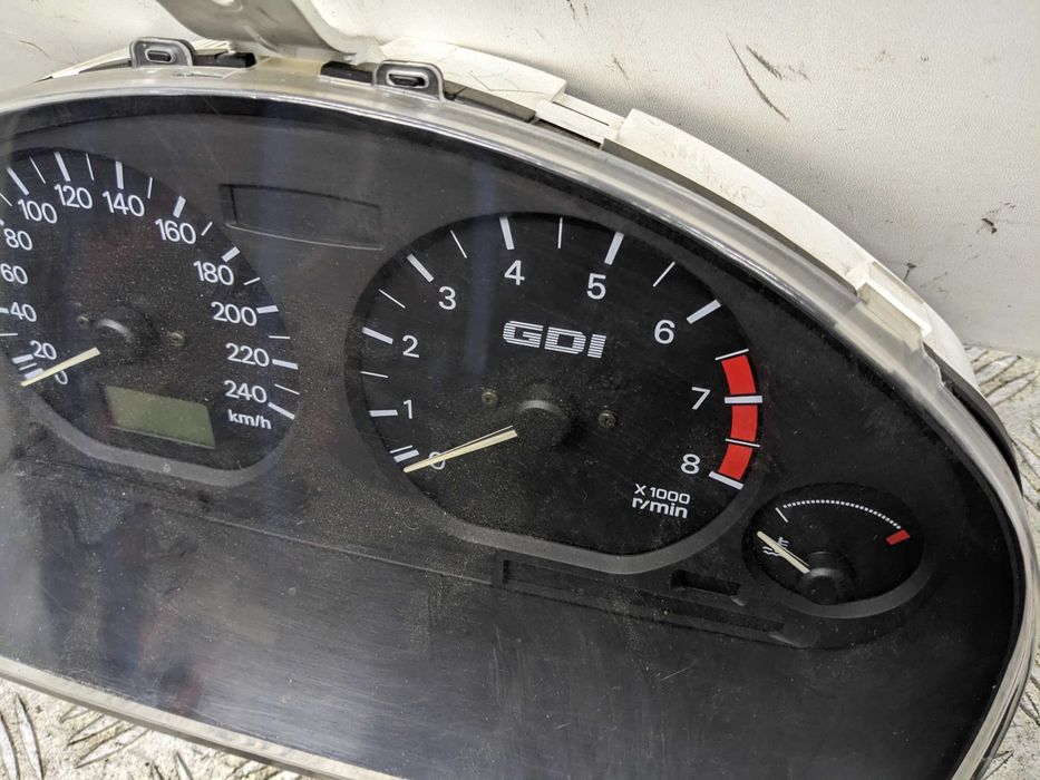 Mitsubishi Carisma 1.8 GDI Licznik Zegary Prędkościomierz