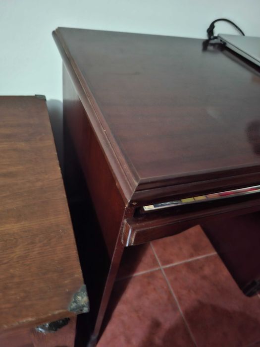 Secretária de madeira