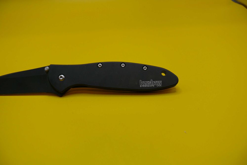 Kershaw com lâmina preta
