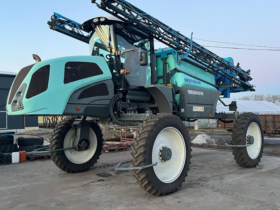 Самохідний обприскувач Berthoud Raptor 5240