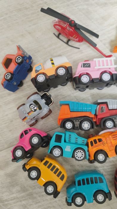 Набір машинок 18 шт маленькі металеві та пластикові