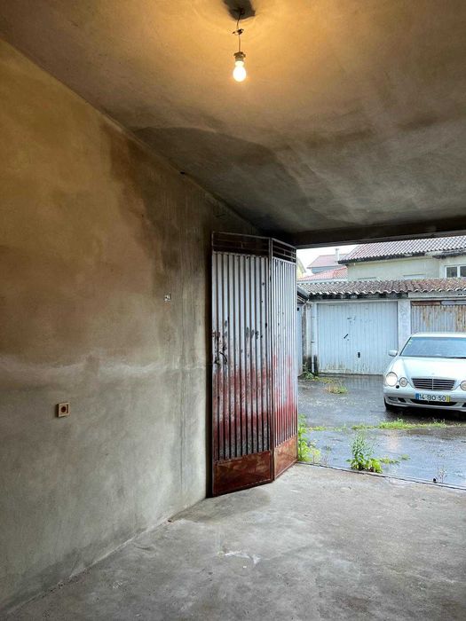 Vende-se garagem individual fechada em Coimbra cidade