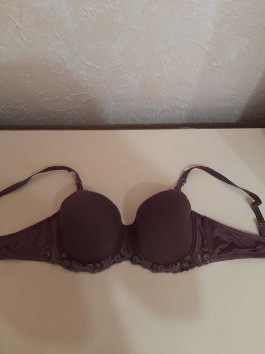Лот лівчиків бюстгалтерів