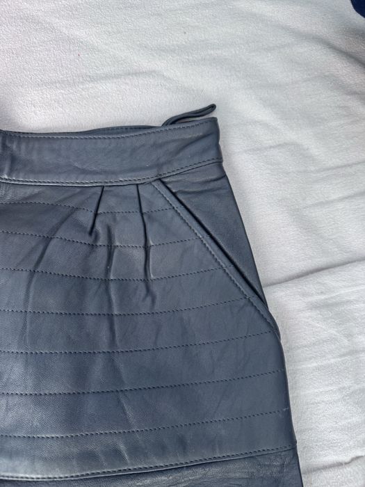 Szara skorzana spodnica z pikowaniem italy