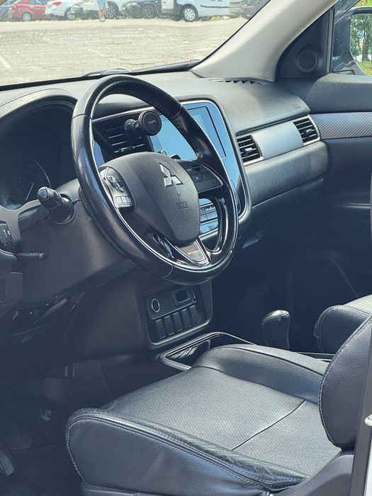 Mitsubishi Outlander 2016 (2.4 S-AWC)