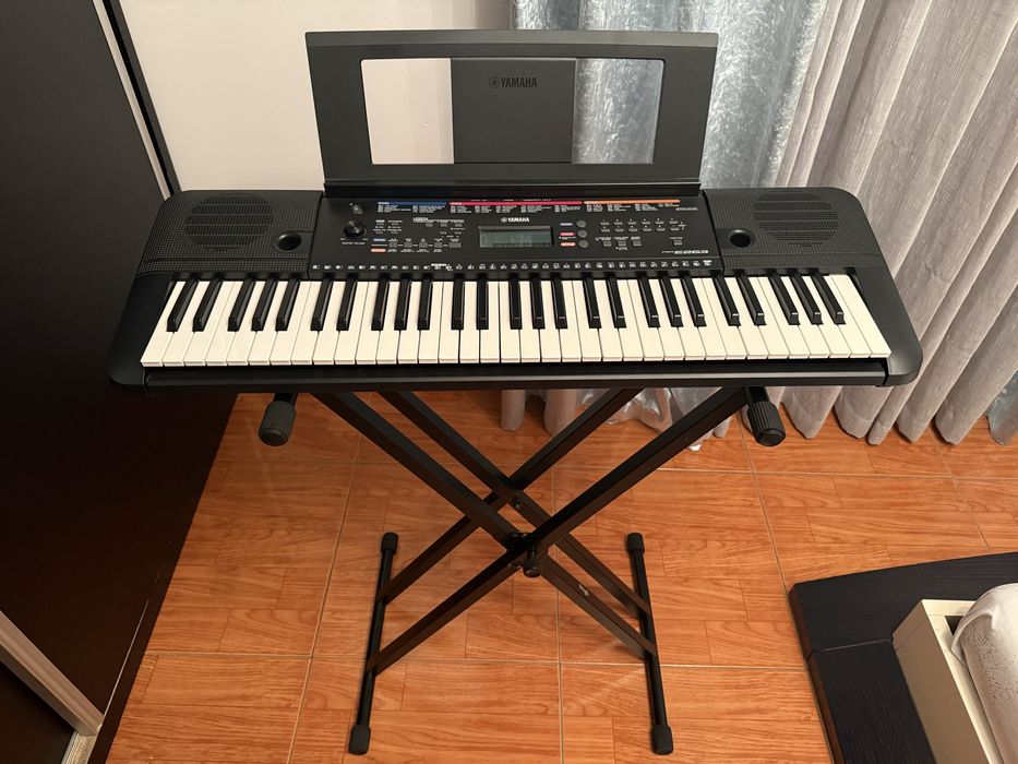 Piano com suporte