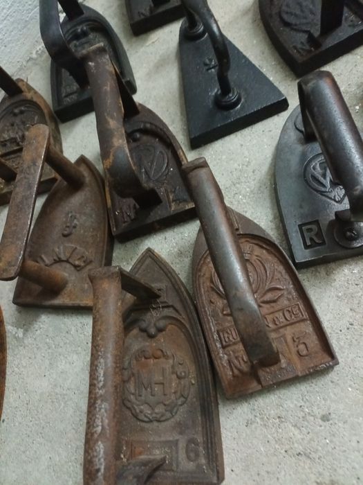 Ferros a carvão ou cunhas