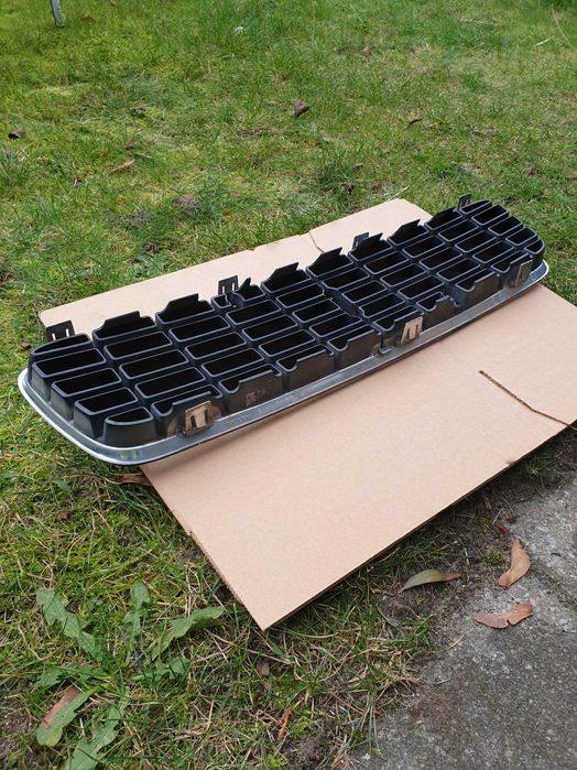 Grill volvo S60 2002 rok