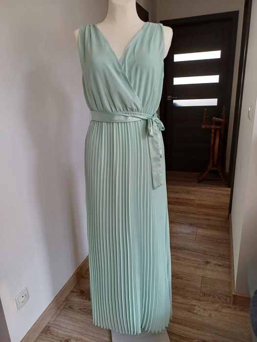 Elegancka sukienka plisowana bez rękawa Amisu rozm 38/40.